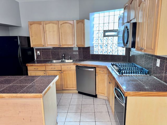 5928 S PRAIRIE Street 3, Chicago, IL 60637