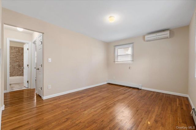 10 Maple Road, Huntington Station, NY 11746