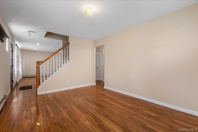 10 Maple Road, Huntington Station, NY 11746