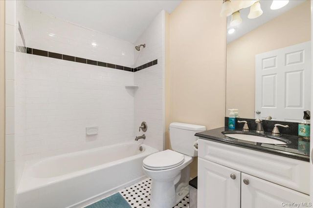 10 Maple Road, Huntington Station, NY 11746