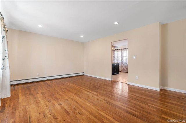 10 Maple Road, Huntington Station, NY 11746