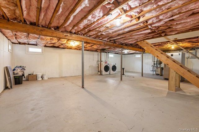 10 Maple Road, Huntington Station, NY 11746