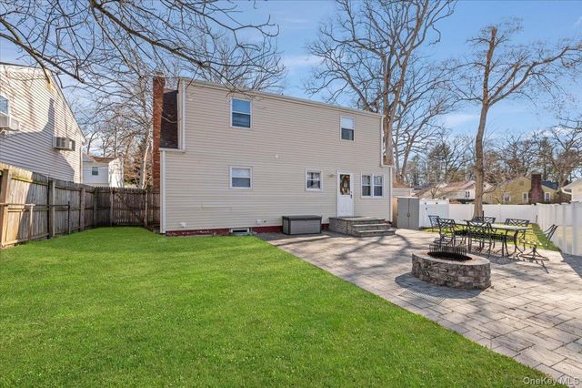 10 Maple Road, Huntington Station, NY 11746