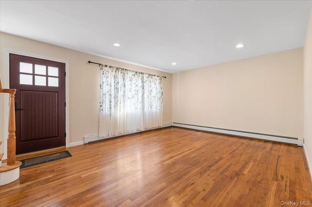 10 Maple Road, Huntington Station, NY 11746