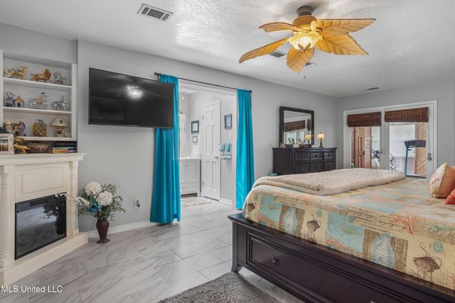 222 Glen Eagles Drive, Ocean Springs, MS 39564