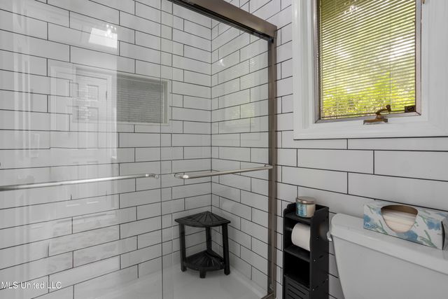 222 Glen Eagles Drive, Ocean Springs, MS 39564