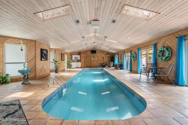 222 Glen Eagles Drive, Ocean Springs, MS 39564