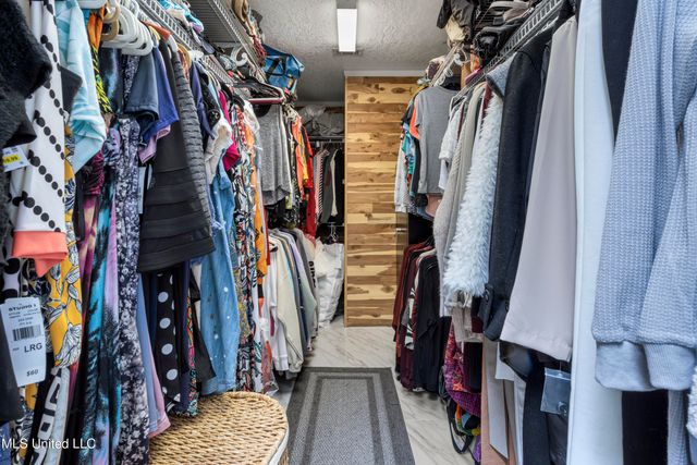 222 Glen Eagles Drive, Ocean Springs, MS 39564