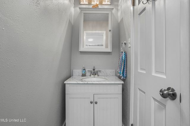 222 Glen Eagles Drive, Ocean Springs, MS 39564