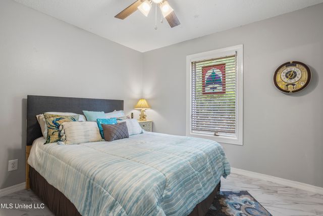 222 Glen Eagles Drive, Ocean Springs, MS 39564