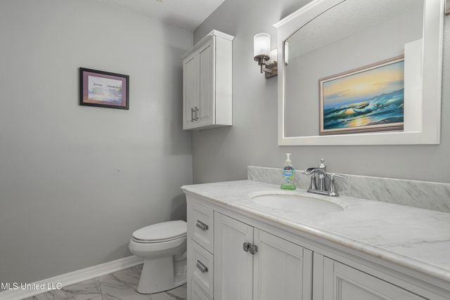 222 Glen Eagles Drive, Ocean Springs, MS 39564