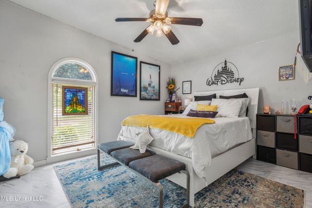 222 Glen Eagles Drive, Ocean Springs, MS 39564