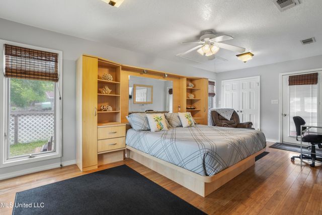 222 Glen Eagles Drive, Ocean Springs, MS 39564