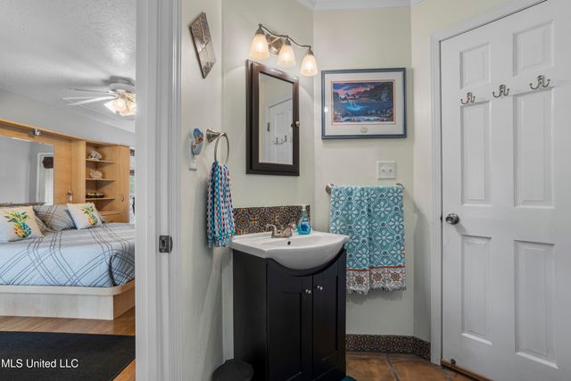 222 Glen Eagles Drive, Ocean Springs, MS 39564