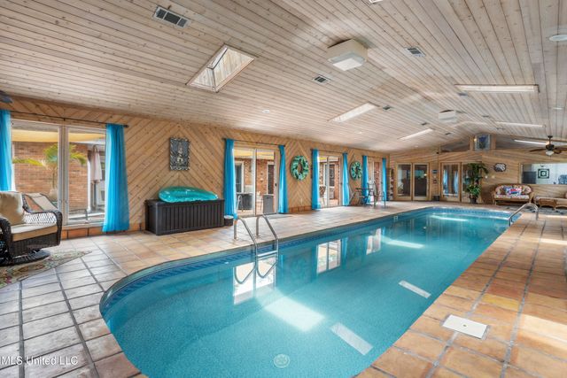 222 Glen Eagles Drive, Ocean Springs, MS 39564