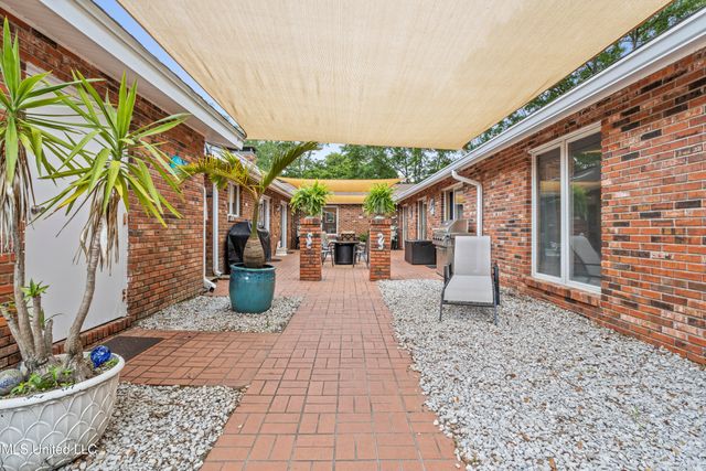 222 Glen Eagles Drive, Ocean Springs, MS 39564