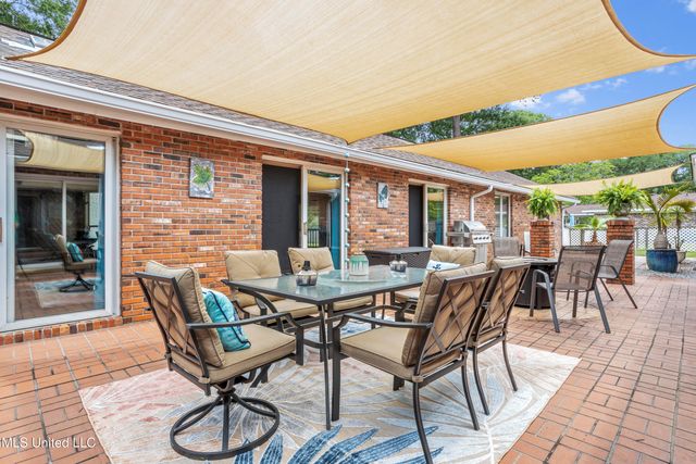 222 Glen Eagles Drive, Ocean Springs, MS 39564