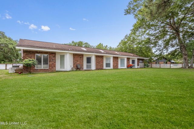 222 Glen Eagles Drive, Ocean Springs, MS 39564