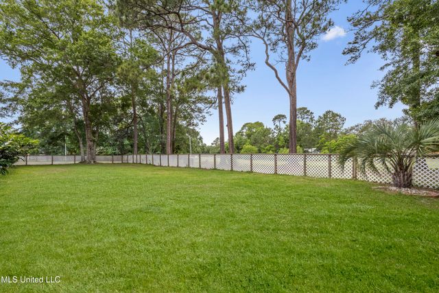 222 Glen Eagles Drive, Ocean Springs, MS 39564