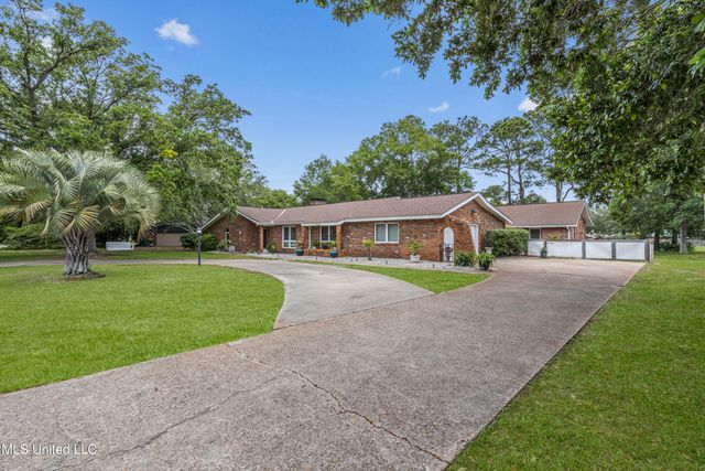 222 Glen Eagles Drive, Ocean Springs, MS 39564