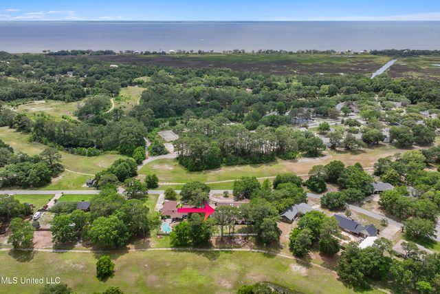 222 Glen Eagles Drive, Ocean Springs, MS 39564