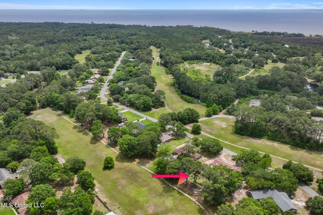 222 Glen Eagles Drive, Ocean Springs, MS 39564