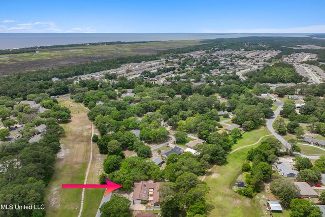 222 Glen Eagles Drive, Ocean Springs, MS 39564