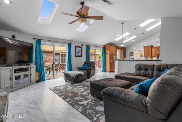 222 Glen Eagles Drive, Ocean Springs, MS 39564