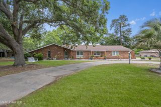222 Glen Eagles Drive, Ocean Springs, MS 39564