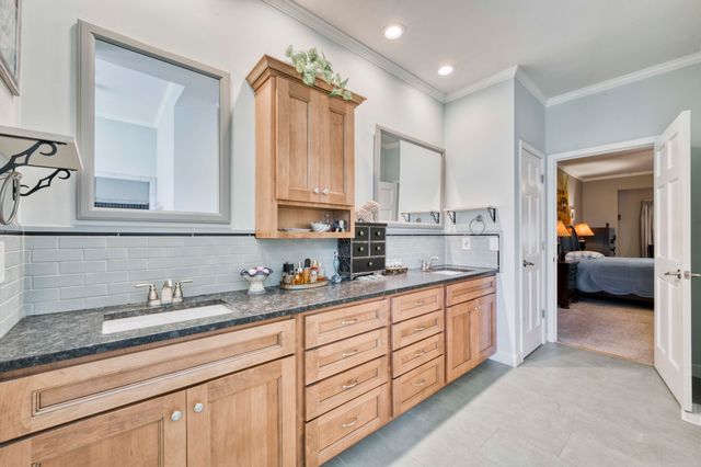 4257 E Misty Woods Street, Springfield, MO 65809