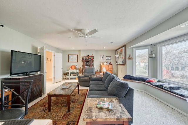 4257 E Misty Woods Street, Springfield, MO 65809