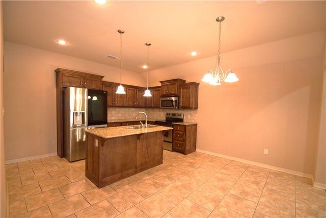 3202 Stonepoint Avenue, Bentonville, AR 72713