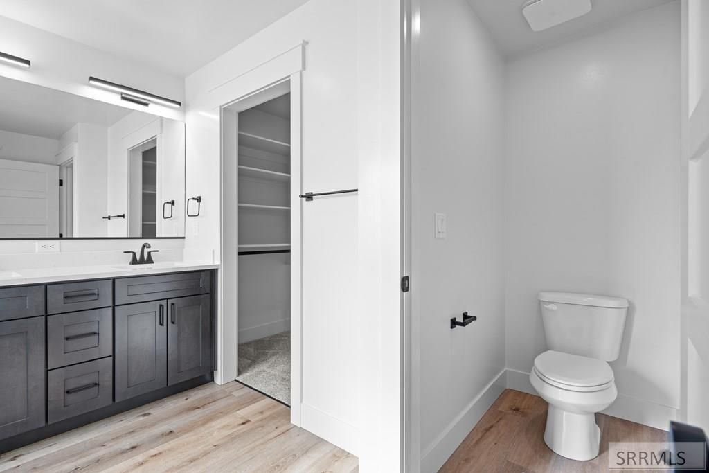 Image 24 of property listing at 727 Curlew Drive, Ammon, ID 83401