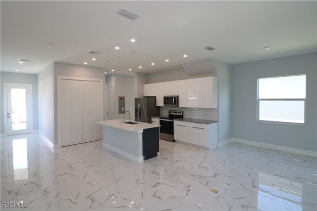 4005 Harvest CT, Naples, FL 34112