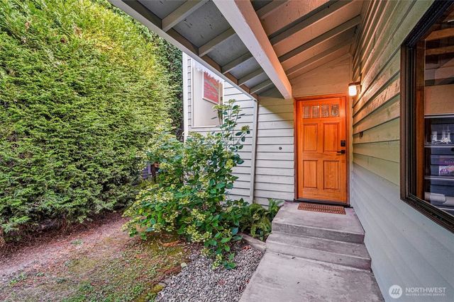 811 NE 57th Street, Seattle, WA 98105