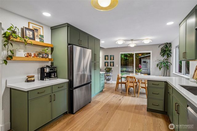 811 NE 57th Street, Seattle, WA 98105