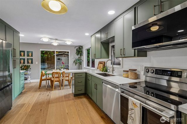 811 NE 57th Street, Seattle, WA 98105