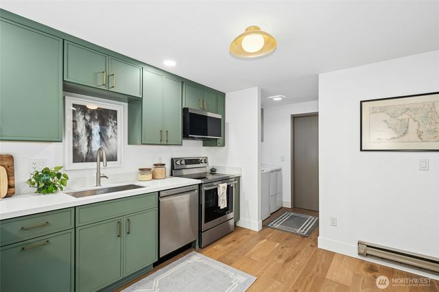 811 NE 57th Street, Seattle, WA 98105