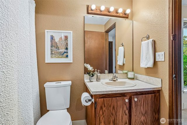 811 NE 57th Street, Seattle, WA 98105