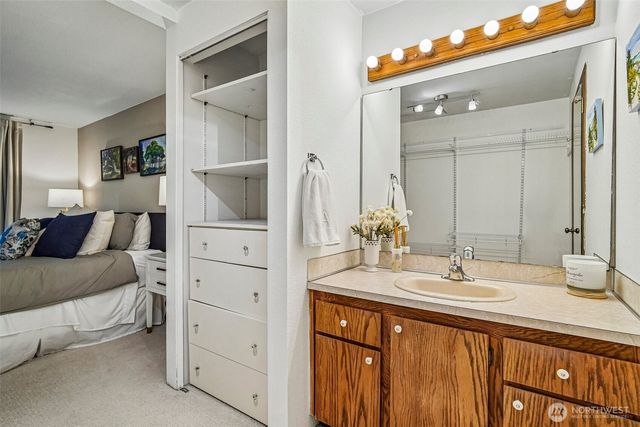 811 NE 57th Street, Seattle, WA 98105