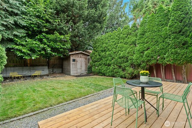 811 NE 57th Street, Seattle, WA 98105