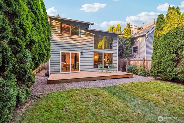 811 NE 57th Street, Seattle, WA 98105