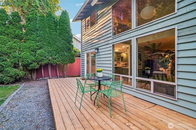 811 NE 57th Street, Seattle, WA 98105