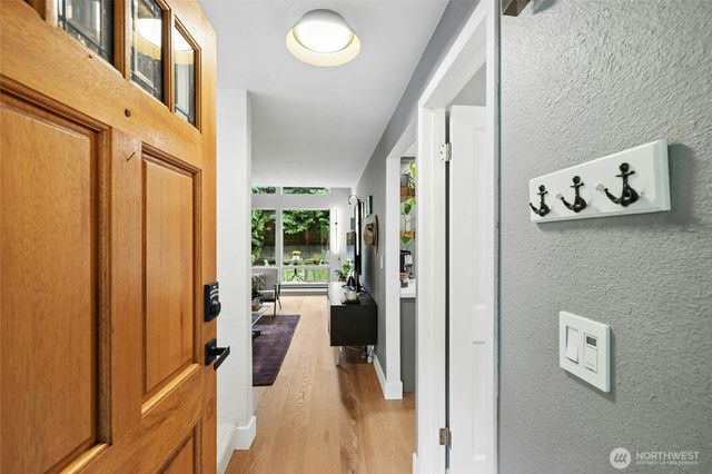 811 NE 57th Street, Seattle, WA 98105