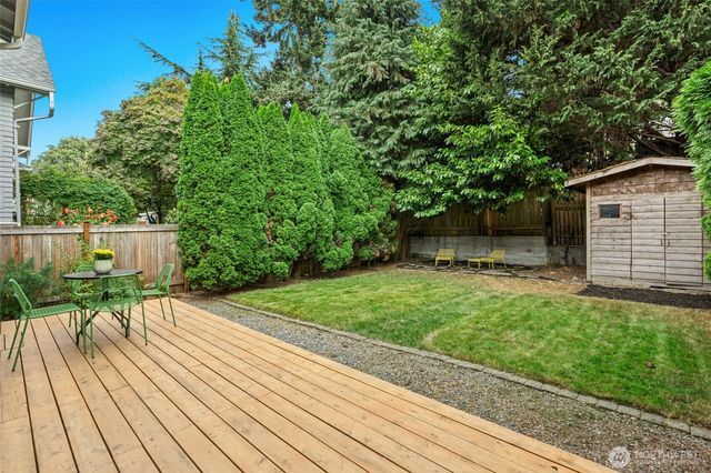 811 NE 57th Street, Seattle, WA 98105