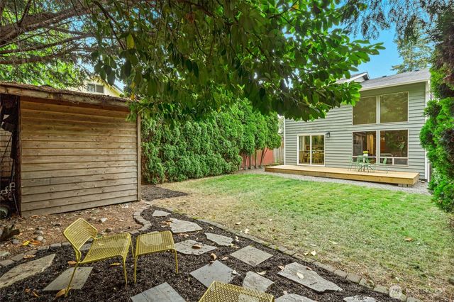 811 NE 57th Street, Seattle, WA 98105