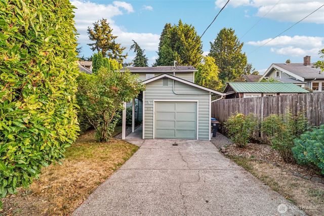 811 NE 57th Street, Seattle, WA 98105