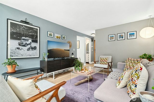 811 NE 57th Street, Seattle, WA 98105