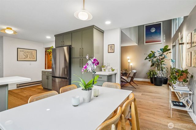 811 NE 57th Street, Seattle, WA 98105