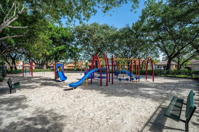 1528 Veracruz Ln 4-3, Weston, FL 33327